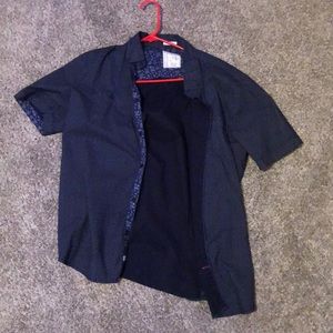 Button up shirt sleeve shirt